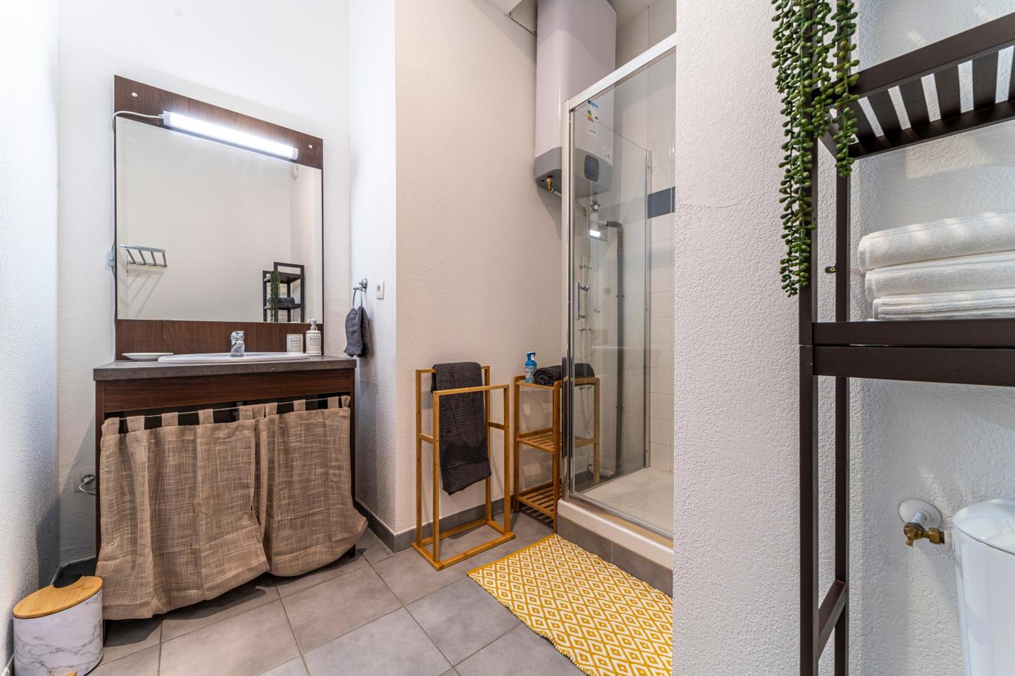 Stay Cosy Lille I Tourcoing - Appartement - Hypercentre - Parking Securise - Wifi - Netflix - Cuisine ภายนอก รูปภาพ