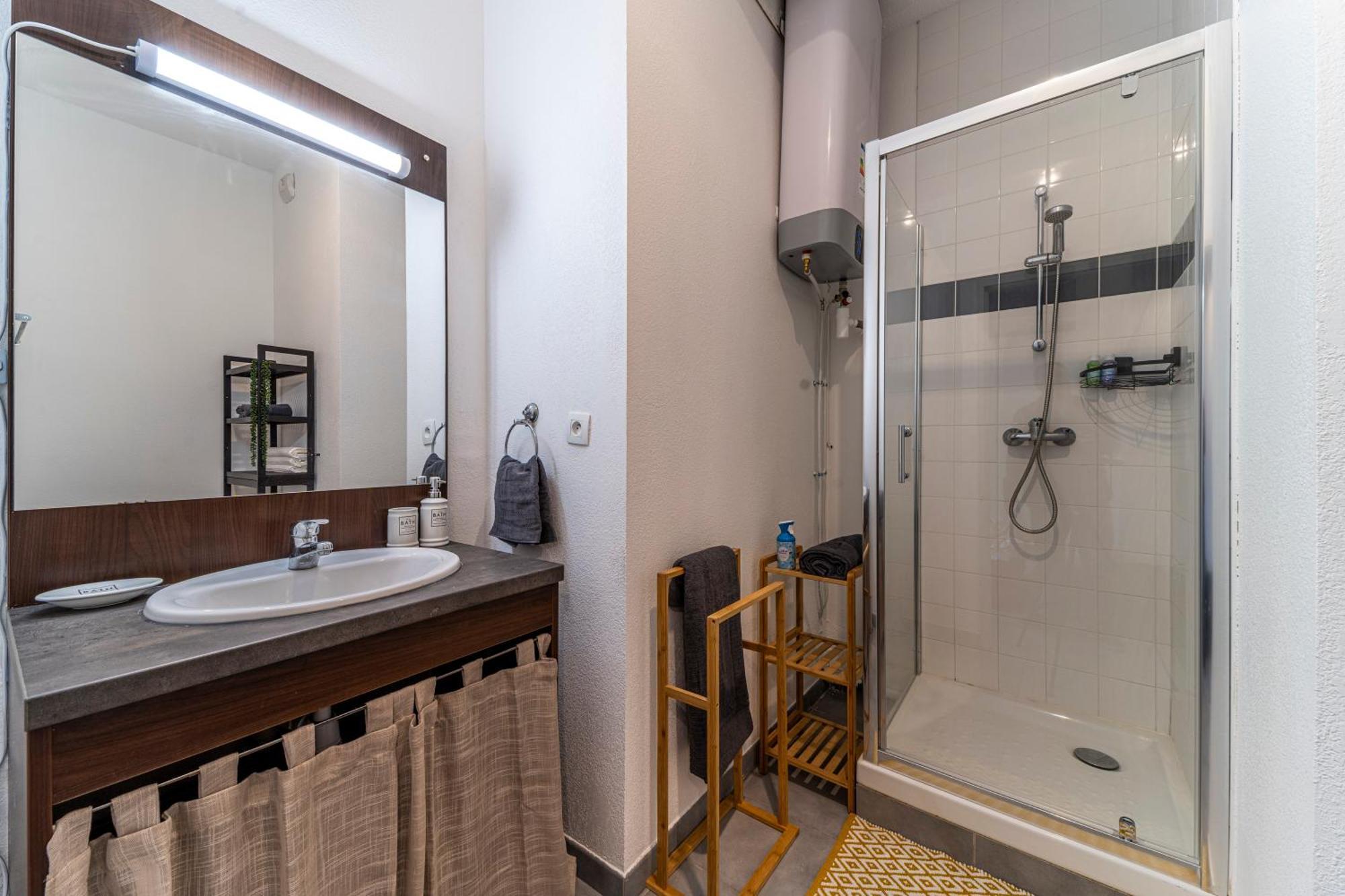 Stay Cosy Lille I Tourcoing - Appartement - Hypercentre - Parking Securise - Wifi - Netflix - Cuisine ภายนอก รูปภาพ